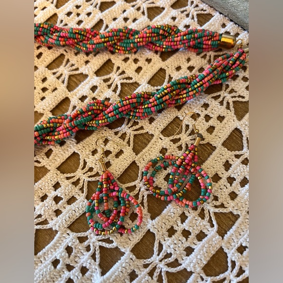 Beautiful vibrant multi strand beaded necklace and earring set - Picture 6 of 8